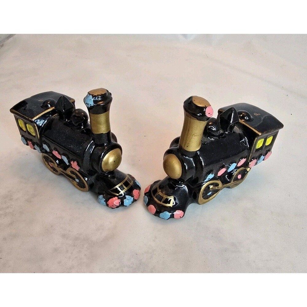 Vintage Black Train Locomotive Salt And Pepper Shaker Set Japan READ #752